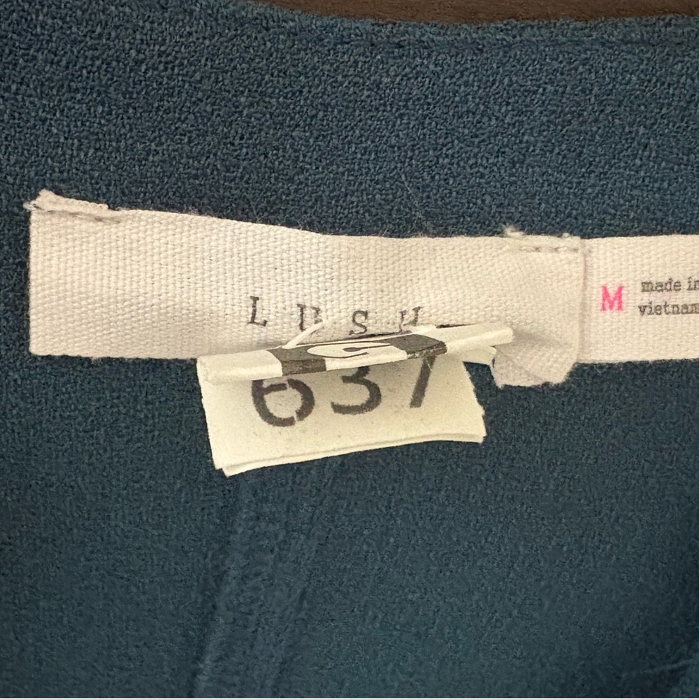 Lush Hailey Crepe Dress size Medium - Picture 4 of 4